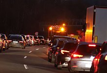 Gl&auml;tte am Morgen auf der A1 - Sascha Thelen/dpa