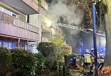Feuer in Mehrfamilienhaus: Zehn Menschen gerettet - -/Feuerwehr Essen/dpa