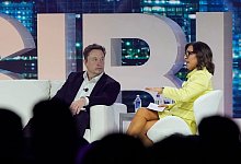 Elon Musk und Linda Yaccarino - Rebecca Blackwell/AP/dpa