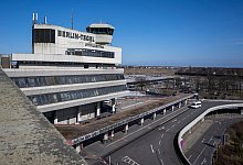 Jahrzehntelanger Flugl&auml;rm am Berliner Flughafen Tegel hat nach Einsch&auml;tzung von Biologen beim Verhalten mancher Vogelarten Spuren hinterlassen. - Monika Skolimowska/dpa-Zentralbild/dpa