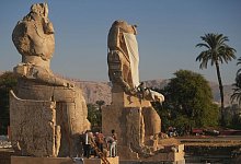 Statuen in Luxor - Amr Nabil/AP/dpa