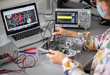 Frauen im MINT-Bereich - Sebastian Gollnow/dpa