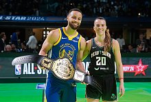 Curry und Ionescu - Darron Cummings/AP