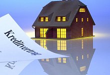 Kreditvertrag - Foto: Volker Wenzlawski/Zentralbild/dpa-tmn