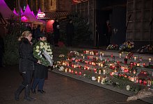 Gedenken - Foto: J&ouml;rg Carstensen/dpa