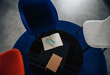 Notizblöcke liegen auf einem Tisch - Zacharie Scheurer/dpa-tmn