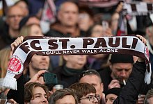 Fans des FC St. Pauli - Marcus Brandt/dpa