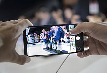 LG V30 - Foto: Florian Schuh/dpa-tmn