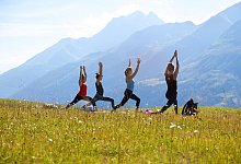 Yoga in St. Anton - Foto: Tvb St. Anton Am Arlberg/dpa-tmn