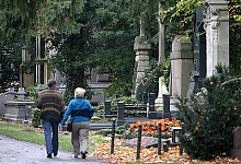 Friedhof - Foto: Oliver Berg/dpa