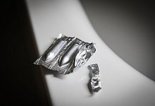 Vaginalzäpfchen liegen in einem Badezimmer - Christin Klose/dpa-tmn