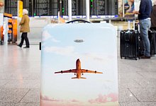 Koffer am Flughafen - Frank Rumpenhorst/dpa-tmn