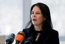 Baerbock macht sich in Beirut Bild der aktuellen Lage - Bilal Hussein/AP/dpa