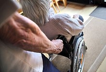 Eine pflegebedürftig, einer noch fit - Mascha Brichta/dpa-tmn