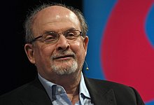 Der Autor Salman Rushdie bei einer Lesung im Rahmen der "Lit.Cologne Spezial" im Oktober 2017. - picture alliance / Henning Kaiser/dpa