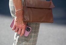 Smartphone-Nutzung im Alltag - Fernando Gutierrez-Juarez/dpa