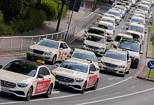 Taxifahrer demonstrieren gegen Mietwagenanbieter wie Uber - Rolf Vennenbernd/dpa