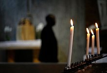 Trauer um den toten Papst - Themba Hadebe/AP/dpa