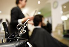 Friseur - Foto: Angelika Warmuth/dpa