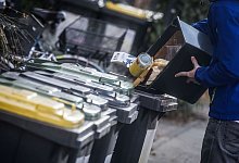 Mülltonnen - Frank Rumpenhorst/dpa