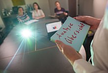 Besser pr&auml;sentieren: Bei Vortr&auml;gen auf Stichpunkte setzen - Klaus-Dietmar Gabbert/dpa-tmn