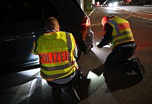 Polizeikontrollen am «Car-Freitag» - Felix Kästle/dpa/Archivbild