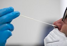 Testzentrum - Symbolbild: Christophe Gateau/dpa