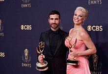 Brett Goldstein und Hannah Waddingham - Foto: Chris Pizzello/Invision via AP/dpa