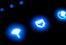 Leuchtanzeige beim Router - Foto: Franziska Gabbert/dpa-tmn