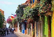 Blumenkästen an Hauswänden in Cartagena - Manuel Meyer/dpa-tmn