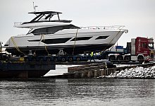 Wassersportmesse "Boot" - Jachten kommen an - Federico Gambarini/dpa