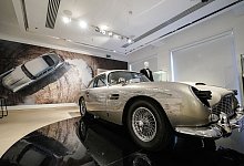 Ein Aston Martin DB5, Stuntcar aus dem Bond-Film &laquo;Keine Zeit zu sterben&raquo;, ist in London versteigert worden. - Ian West/PA Wire/dpa