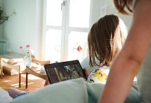 Wie locke ich mein Kind hinterm Bildschirm vor? - Annette Riedl/dpa/dpa-tmn