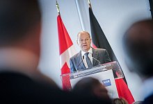 Bundeskanzler Olaf Scholz während einer Rede beim deutsch-kanadischen Wirtschaftsforum in Toronto. - Kay Nietfeld/dpa