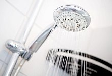 Wasser aus der Dusche - Hauke-Christian Dittrich/dpa