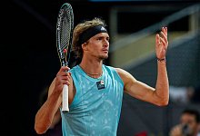 Der deutsche Tennis-Profi Alexander Zverev verliert im Finale des ATP-Masters in Madrid gegen Carlos Alcaraz aus Spanien. - Manu Fernandez/AP/dpa/Archivbild