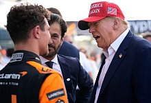Donald Trump bei der Formel 1 - Rebecca Blackwell/AP/dpa