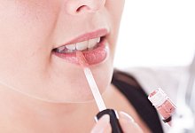 Lipgloss - Foto: Christin Klose/dpa-tmn