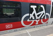 Fahrradpiktogramm auf Regiozug - picture alliance / ZB