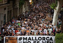 TOPSHOT-SPAIN-TOURISM-DEMO - AFP or licensors