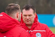 Uwe Koschinat leitet sein erstes Training bei Arminia Bielefeld. - Andreas Zobe