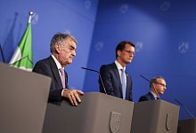 Pressekonferenz des Nordrhein-Westf&auml;lischen Kabinetts - Christoph Reichwein