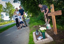 Kreuz - Mike-Dennis Mueller