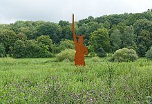 hermann_mit_blumen_klein - LGS Höxter