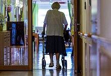 Sozialministerin besucht Alten- und Pflegeheim - picture alliance/dpa