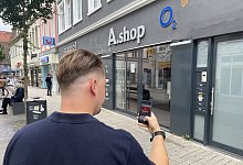 Mirko Traunstein f&uuml;hlt sich vom Betreiber des Handyshops betrogen. Auch das Verhalten von Vodafone findet er nicht korrekt. - Benedikt Riemer