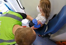 Ein mobiles Impfzentrum, wie hier in Bielefeld, macht am Samstag in Leopoldsh&ouml;he Station. - Foto: Andreas Zobe/NW