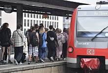 Reiseverkehr an Pfingsten - Roberto Pfeil/dpa