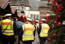 Polizei auf Weihnachtsmarkt - David Young