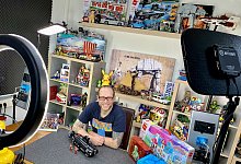 Thorsten Klahold dreht in seinem Studio Youtube-Videos und spricht darin mitunter auch &uuml;ber den Rechtsstreit mit Lego. - Jens Reddeker